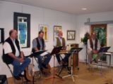 Die LIDERTRUNN spielte auf zum Teil ganz alten Blasinstrumenten und sang siebenbürgische Balladen.